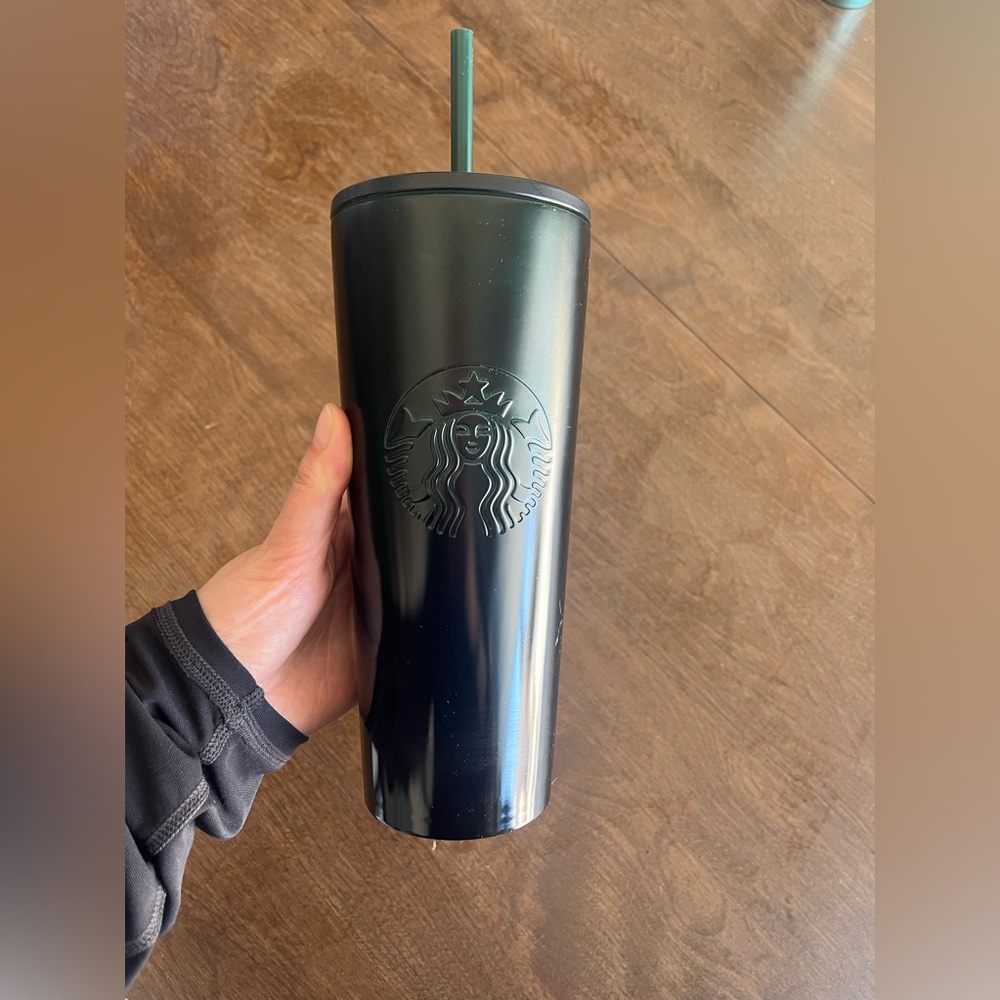Black/dark green Starbucks venti cup with‎ straw